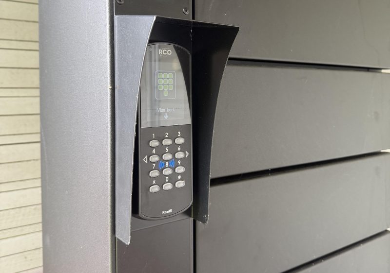 RCO adgangskontrollsystem integrert i ett ECO Charge -ladeskap for elsykkelbatterier.